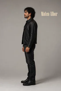 Mateo Albor — Full body, left profile